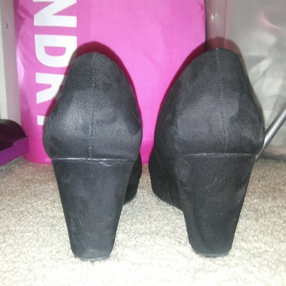 Ana Black Low Platform Wedges - Picture 3 of 8